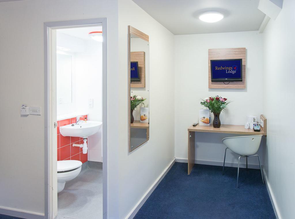 Redwings Lodge Wolverhampton Central Номер фото