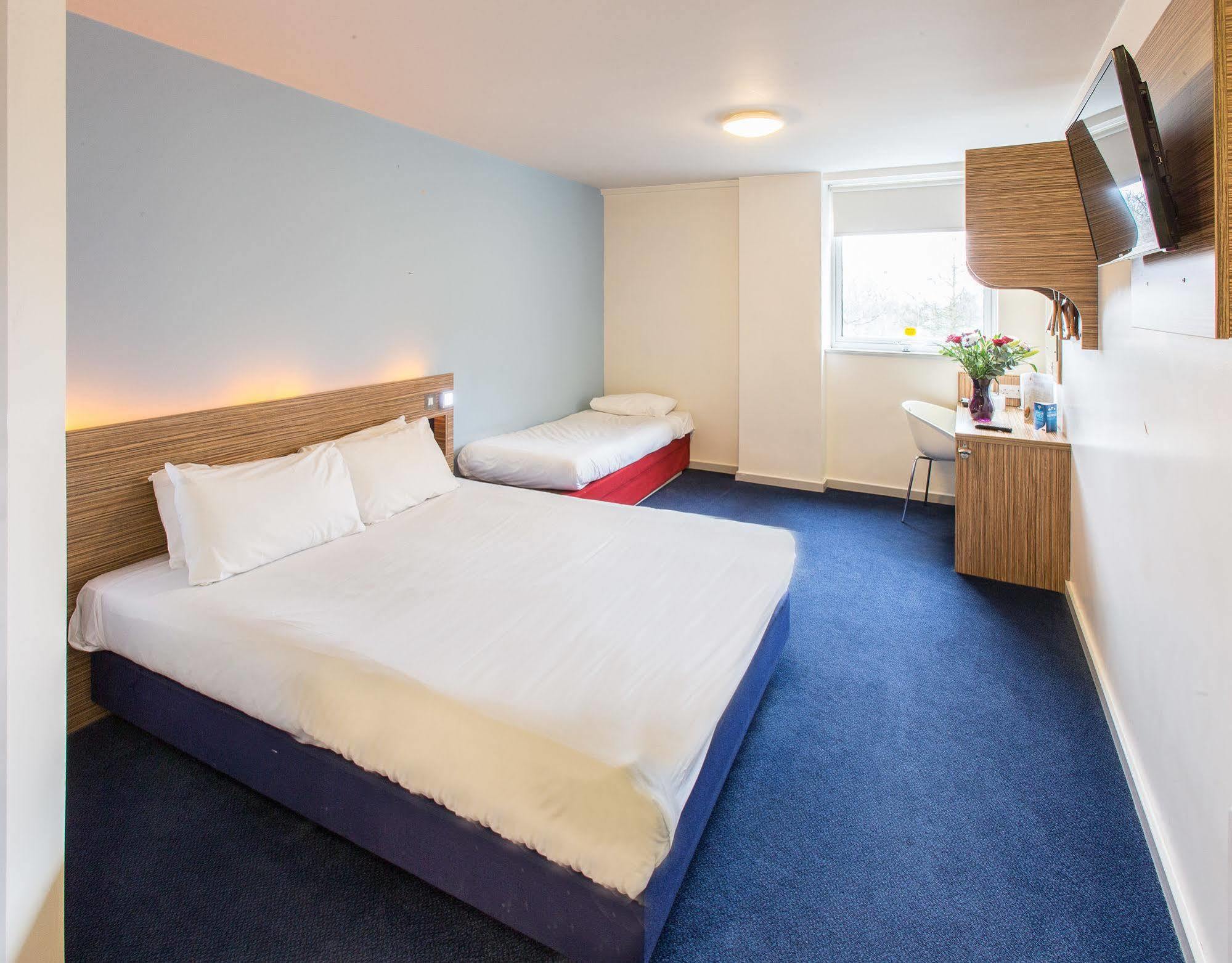 Redwings Lodge Wolverhampton Central Экстерьер фото