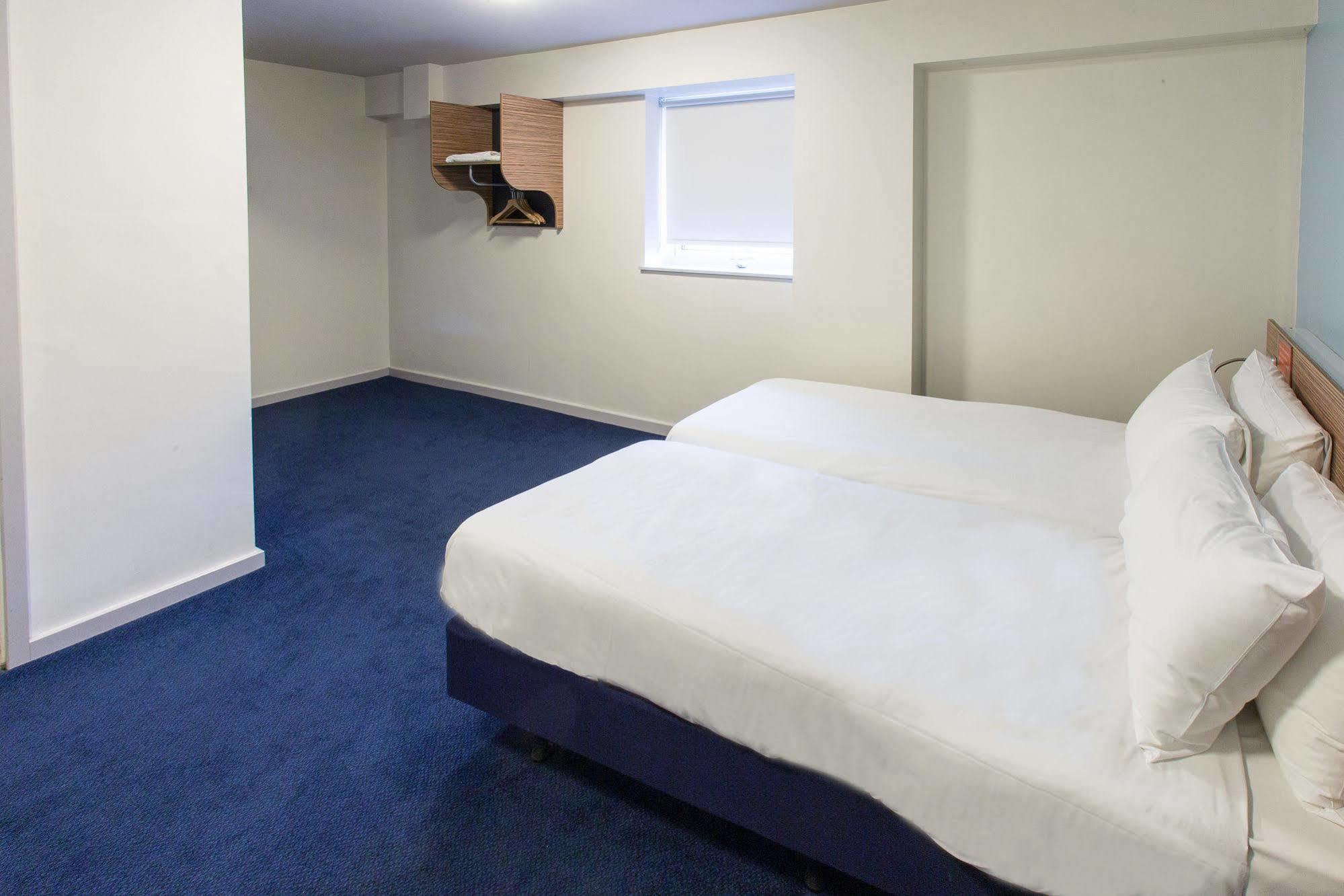 Redwings Lodge Wolverhampton Central Экстерьер фото